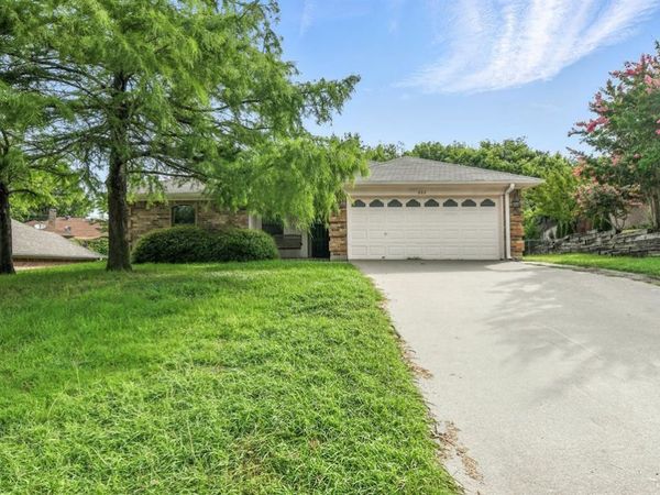 602 Valleyridge Court , Decatur, TX 76234