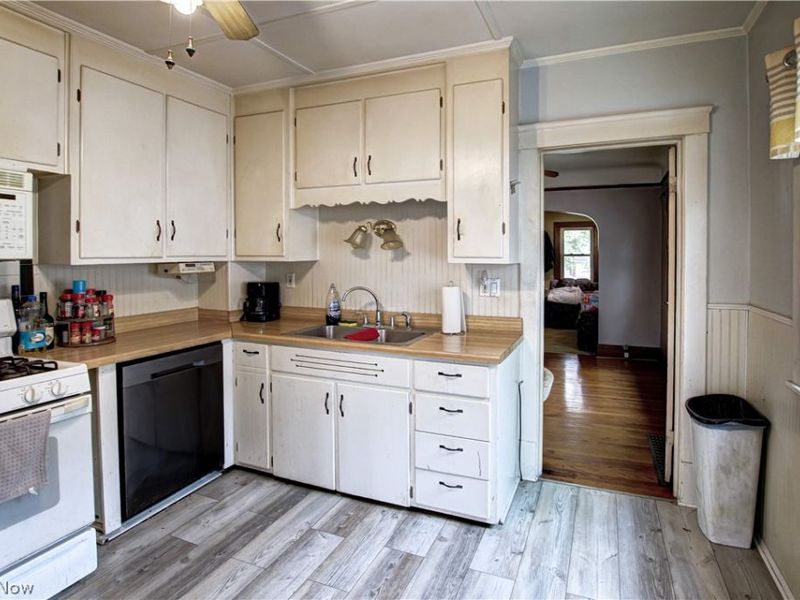 25 Forbes Road, Bedford, OH 44146 Photo 6