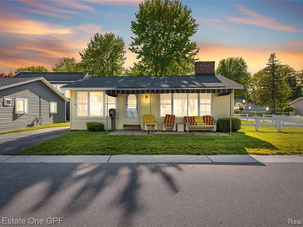 5871 Manor Drive, Fort Gratiot Twp, MI 48059