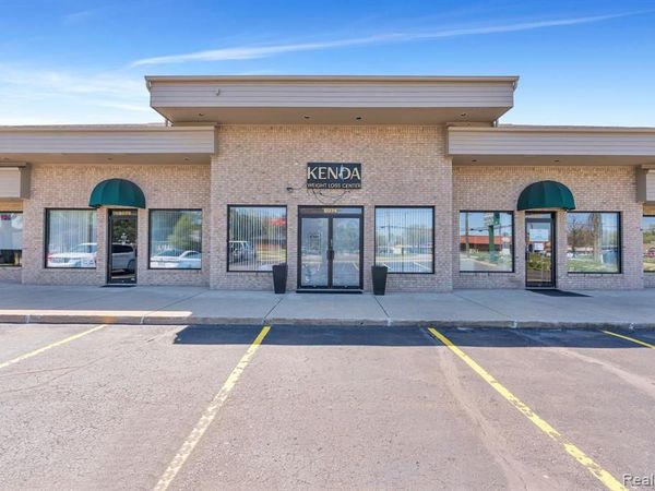 8074 21 Mile Rd , Shelby Twp, MI 48317