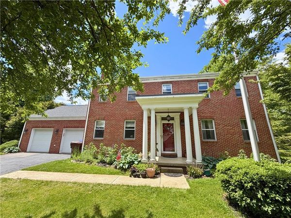 22 Kings Lane, Grove City, PA 16127