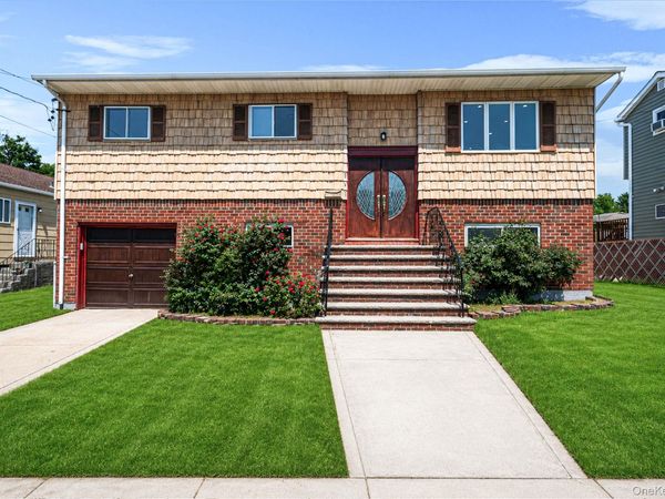 242 Roquette Avenue, Floral Park, NY 11001
