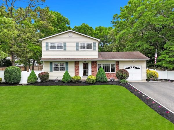 277 Magnolia Drive , Selden, NY 11784