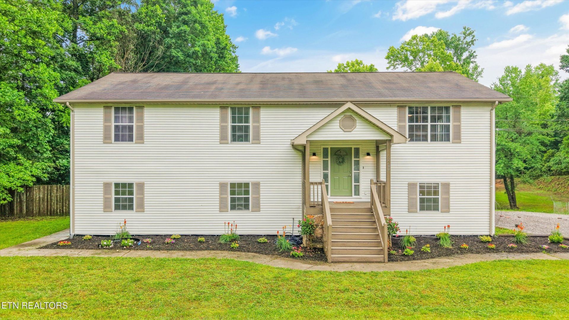 12200 Yarnell Rd, Knoxville, TN 37932 Main Photo