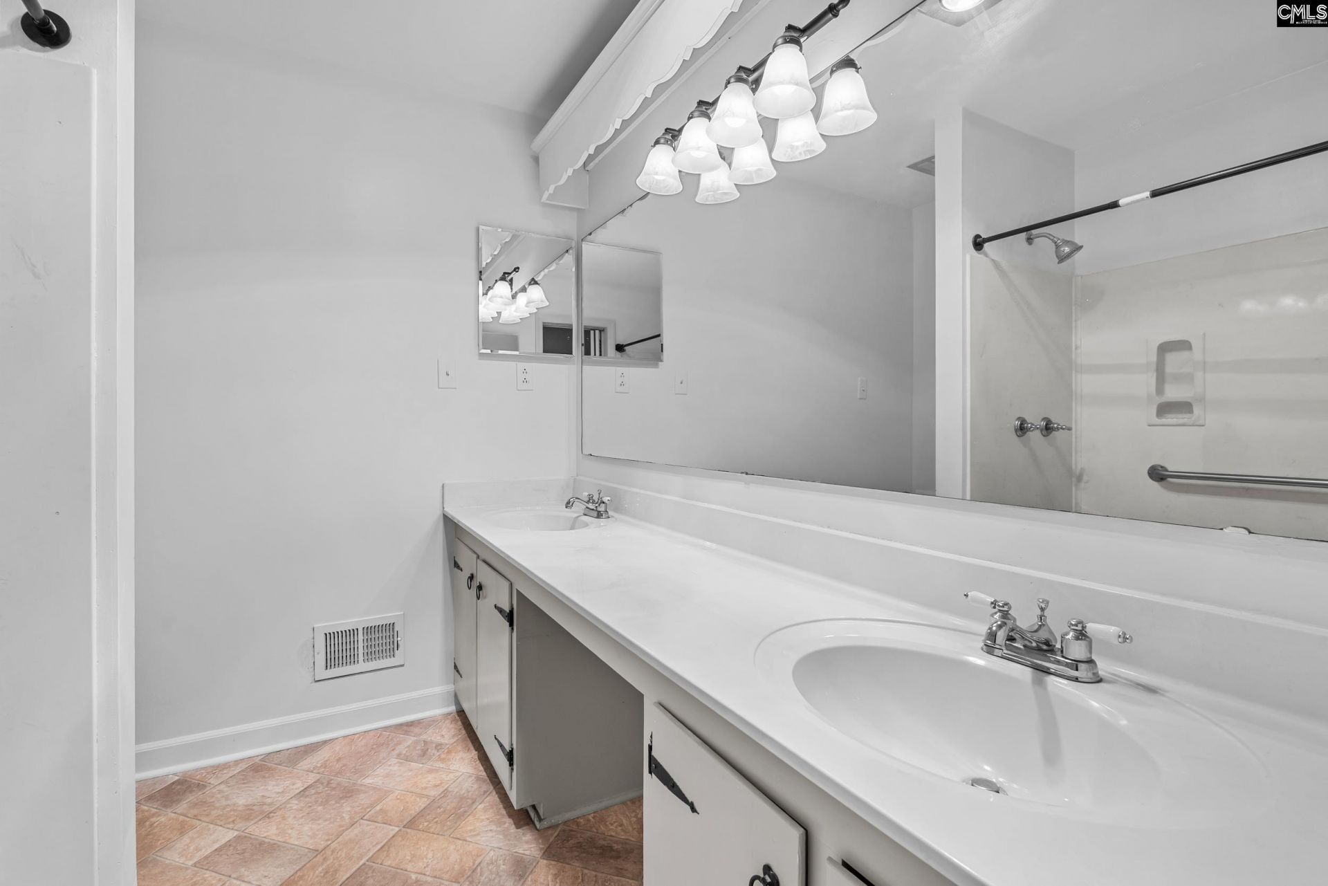 1811 Hobkirk Court  Photo 23