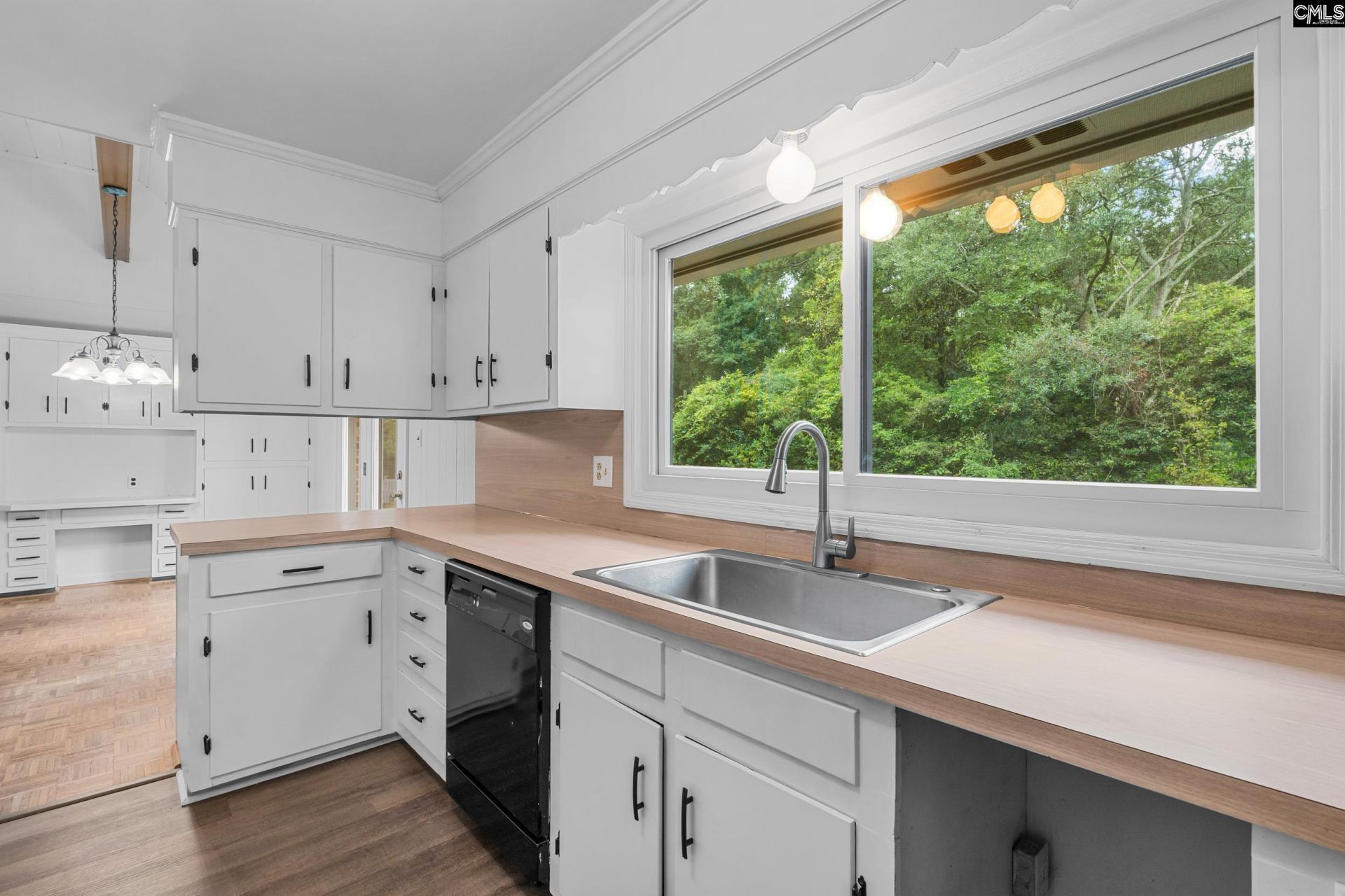 1811 Hobkirk Court  Photo 9