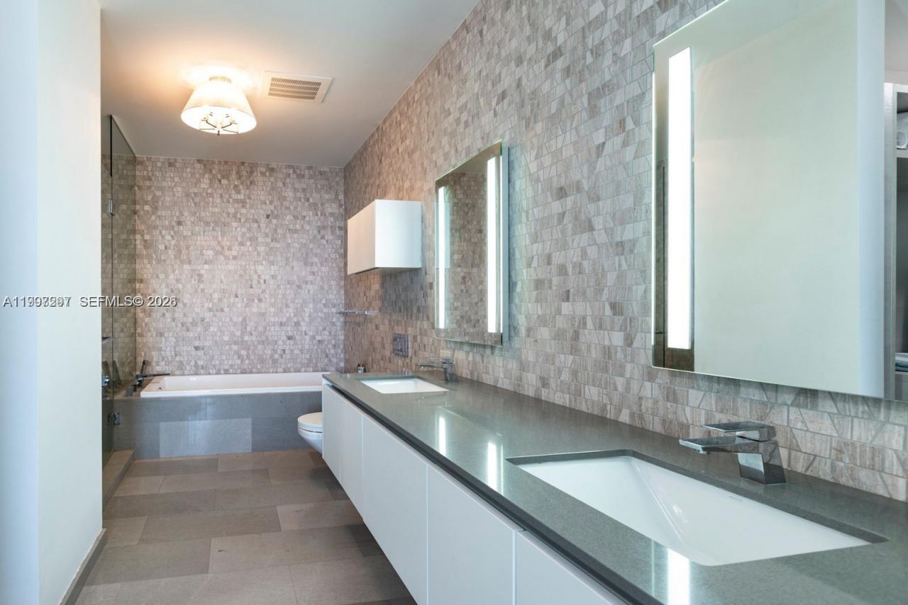 88 SW 7th St, Unit 4106, Miami, FL 33130 Photo