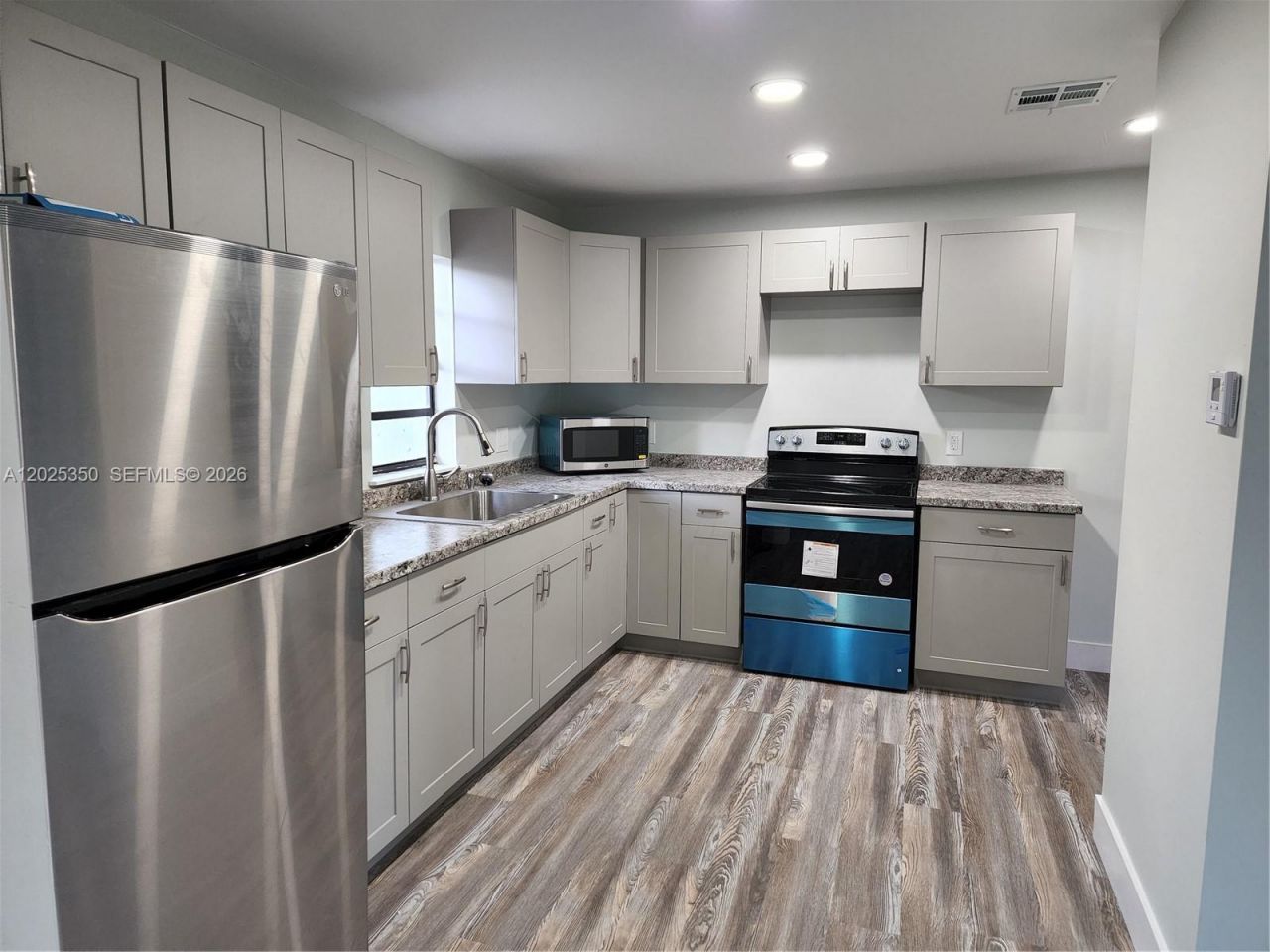 2465 NE 184th St , North Miami Beach, FL 33160 Photo