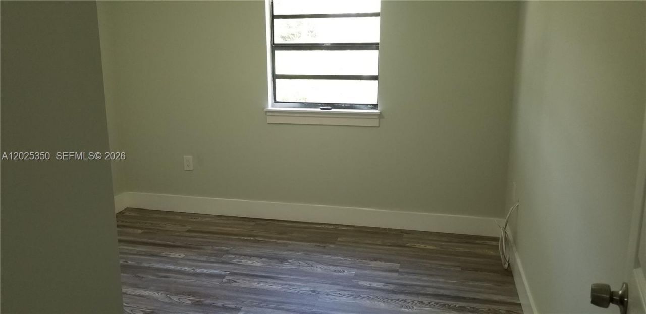 2465 NE 184th St , North Miami Beach, FL 33160 Photo