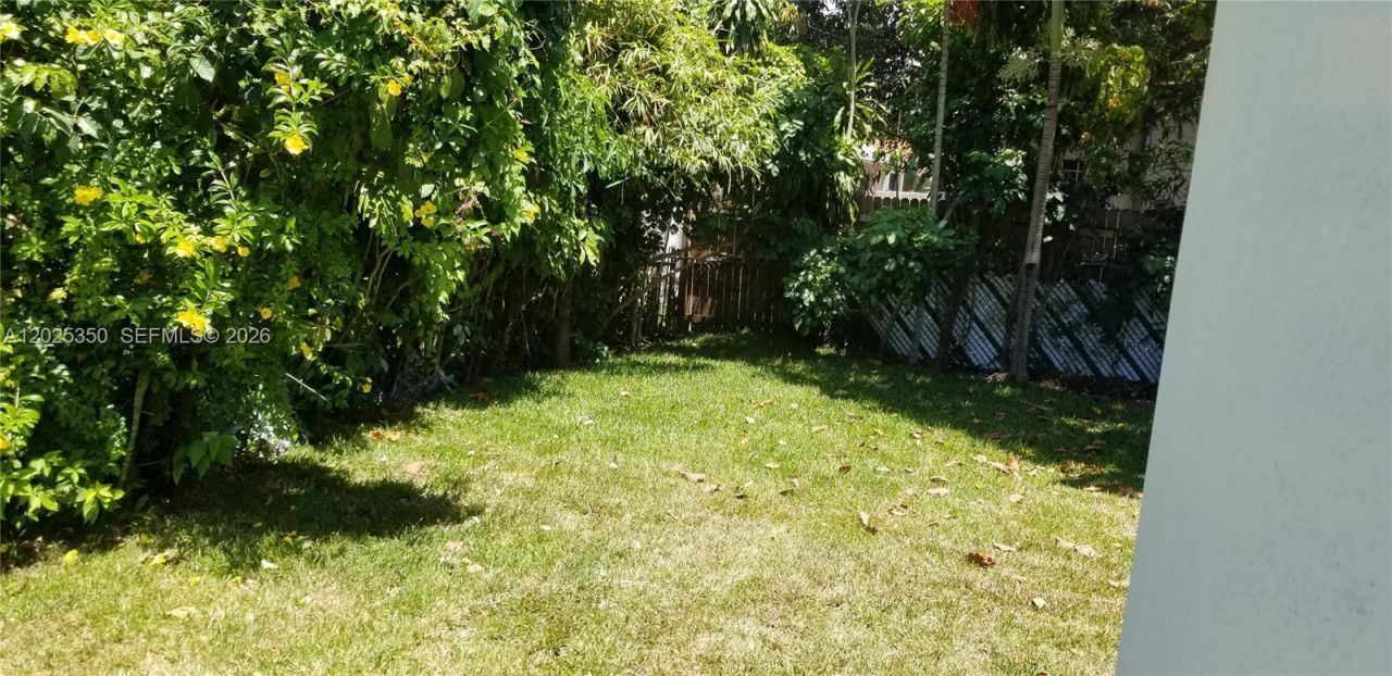 2465 NE 184th St , North Miami Beach, FL 33160 Photo