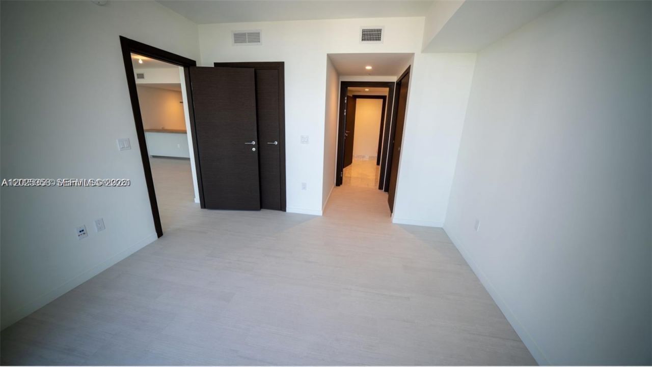 1000 Brickell Plz , Unit 3411, Miami, FL 33131 Photo