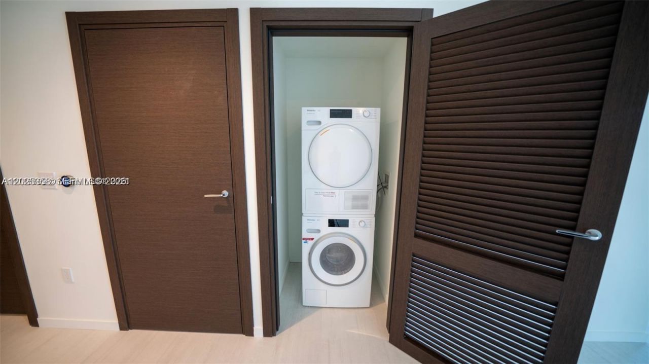 1000 Brickell Plz , Unit 3411, Miami, FL 33131 Photo