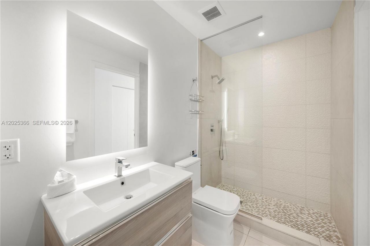 Please Call For Address, Unit 1701, Miami, FL 33130 Photo