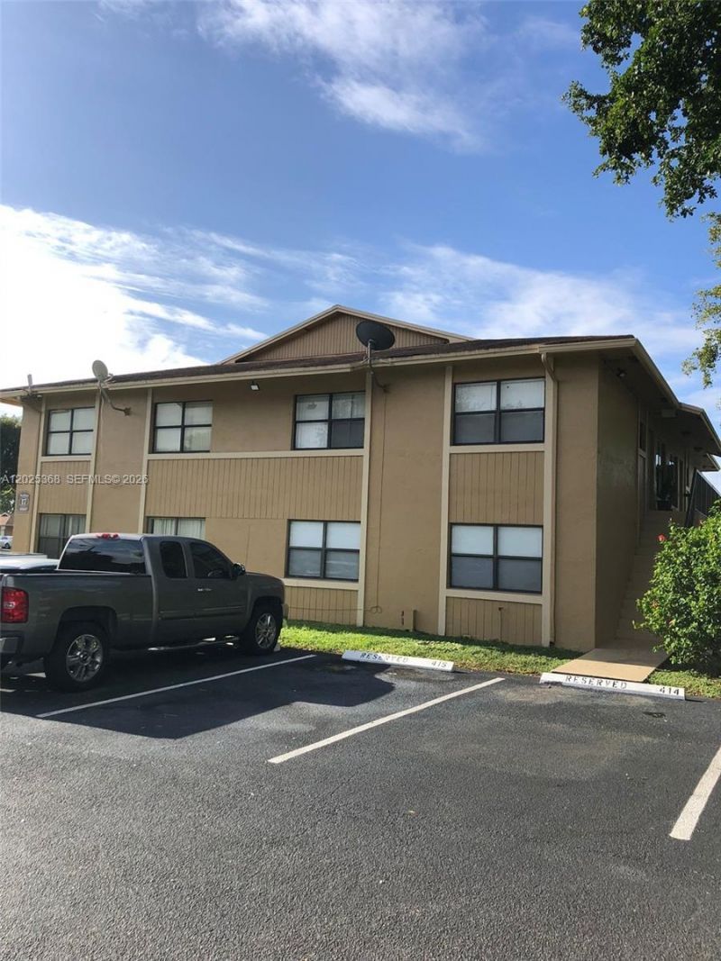 6660 W 26th Ct , Unit 23-17, Hialeah, FL 33016 Photo