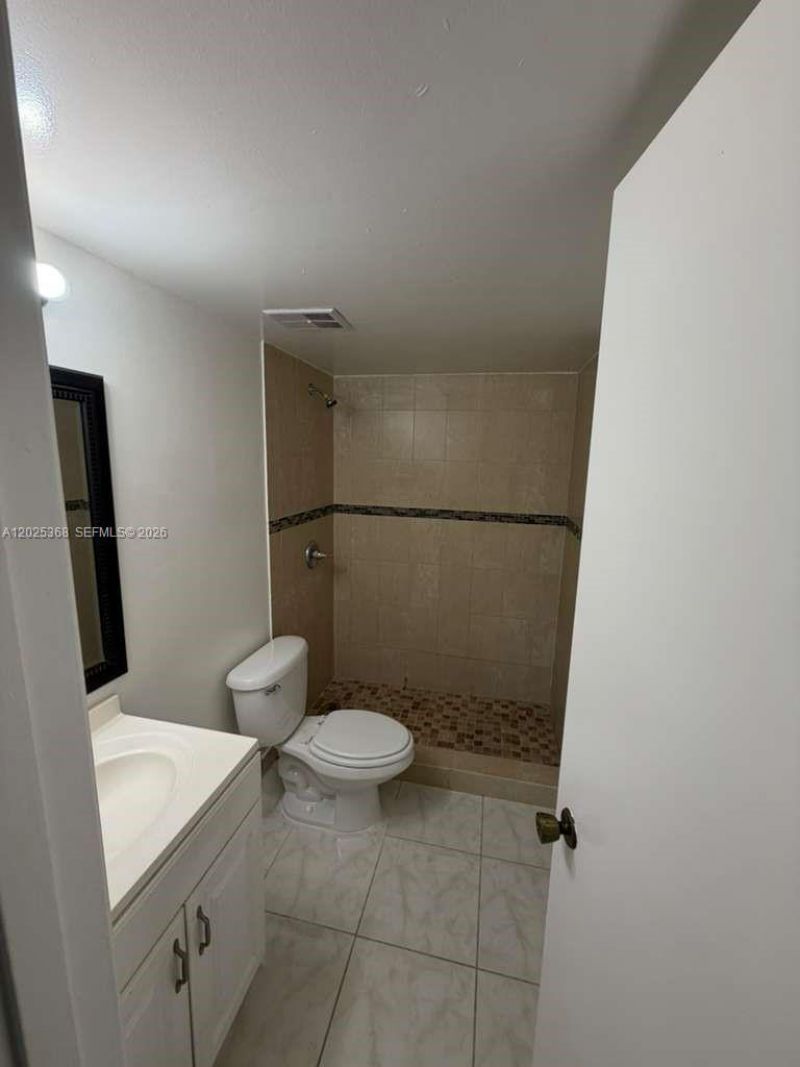 6660 W 26th Ct , Unit 23-17, Hialeah, FL 33016 Photo