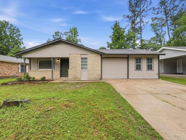 10 Brookway Ln, Sherwood, AR 72120