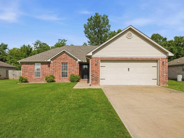 27 Tanzanite Drive, Greenbrier, AR 72058
