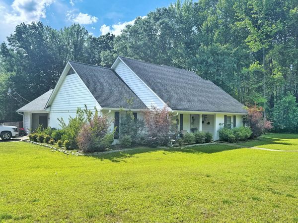 1110 Segars Dr., Iuka, MS 38852