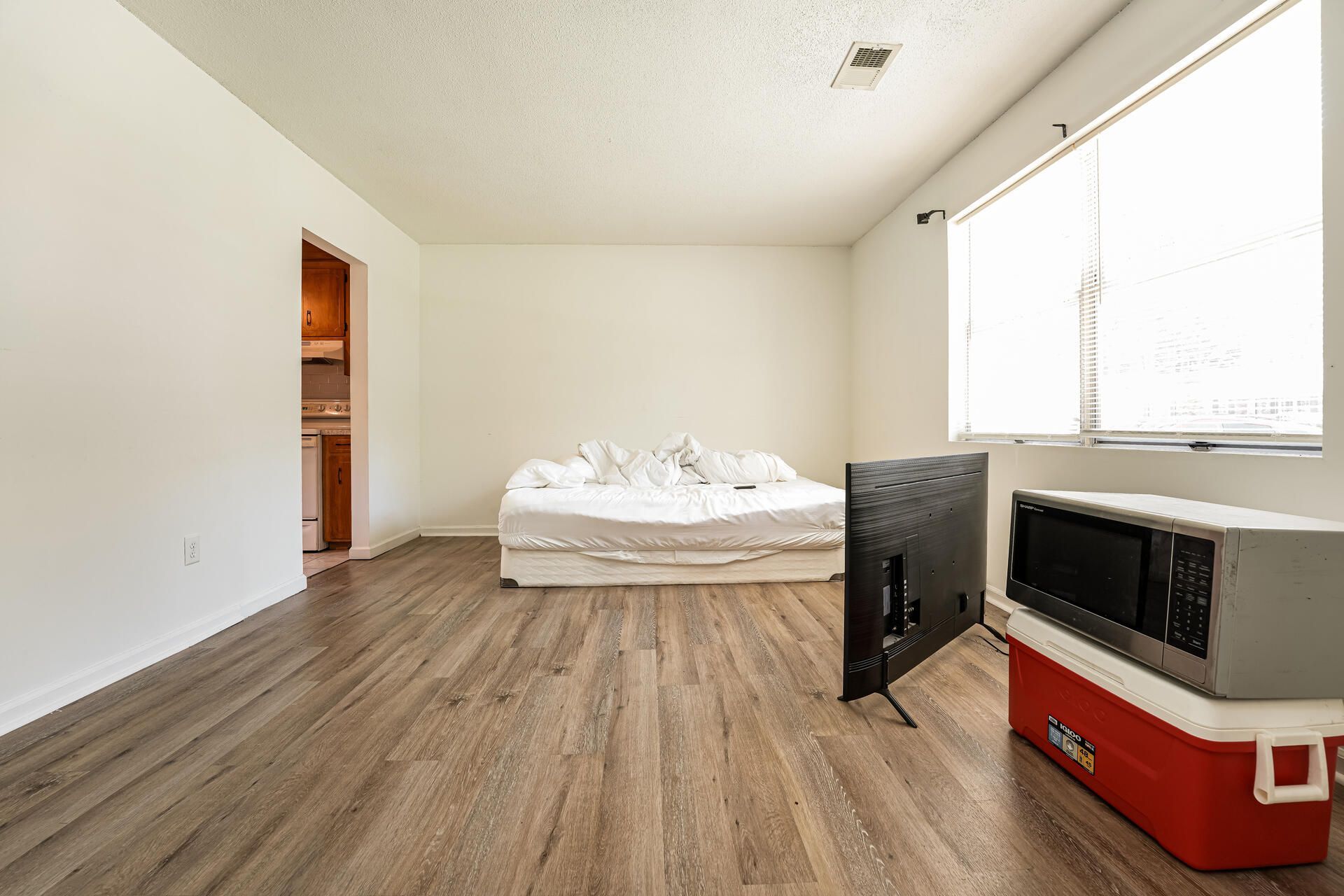 111 Finch Street Photo 10