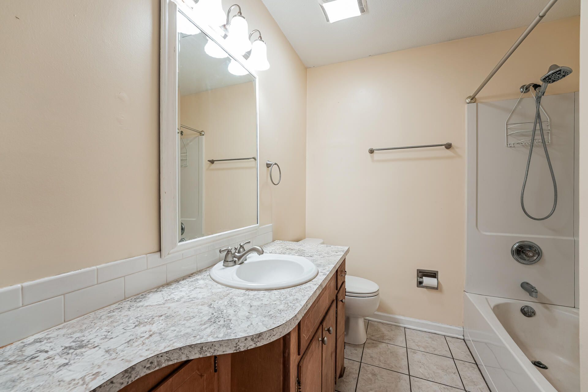 111 Finch Street Photo 13