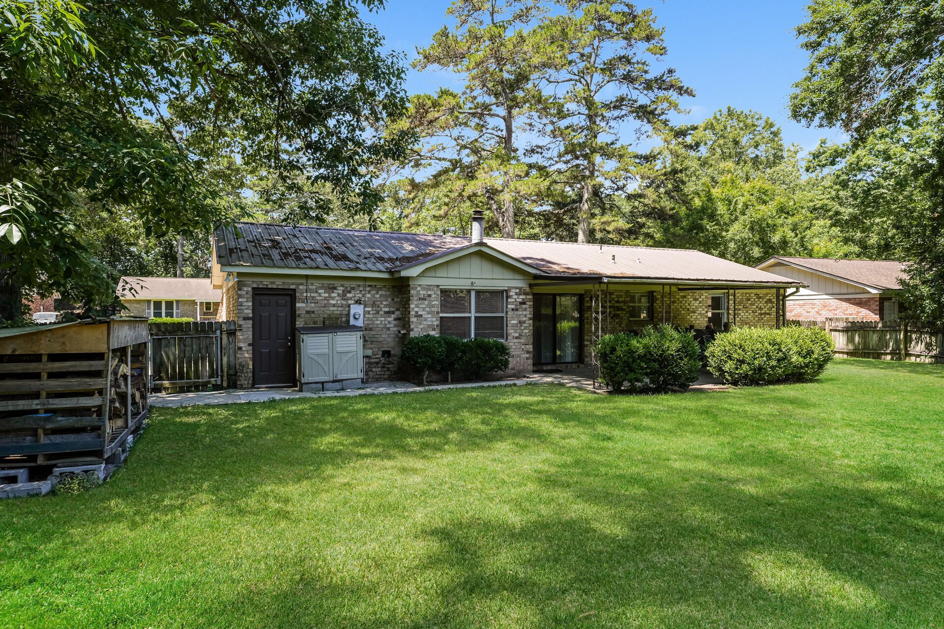 111 Finch Street Photo 15