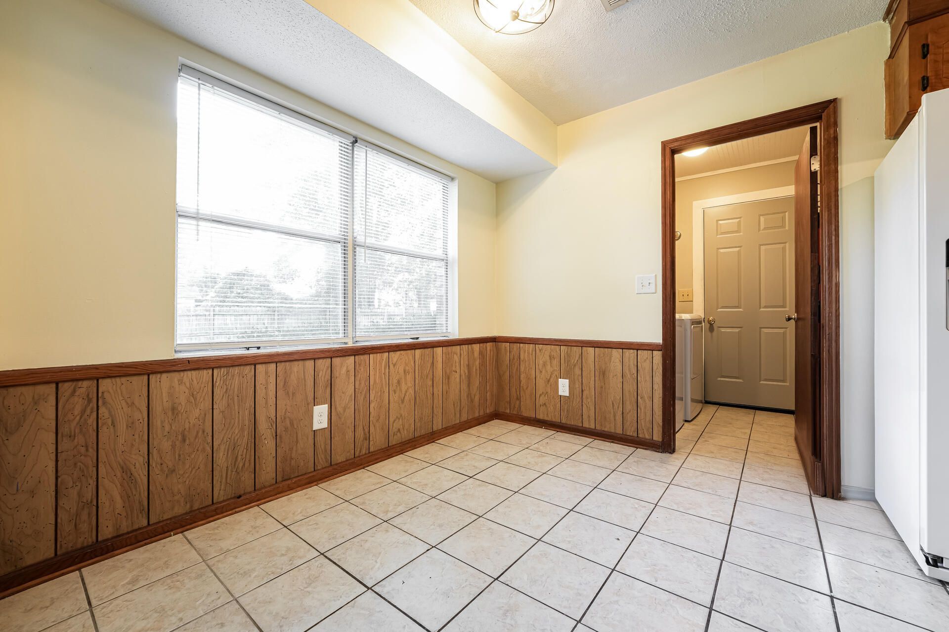 111 Finch Street Photo 6