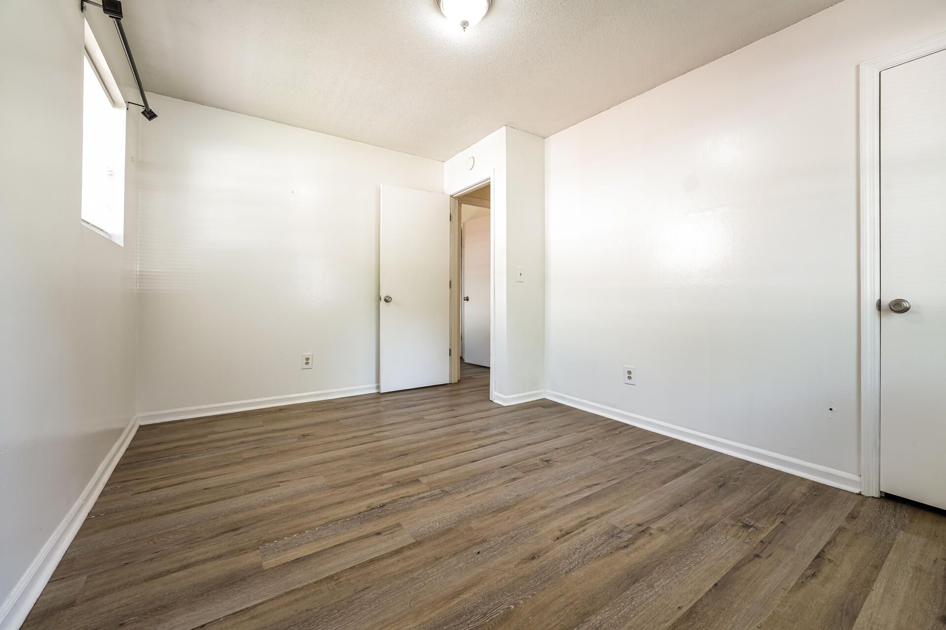 111 Finch Street Photo 7