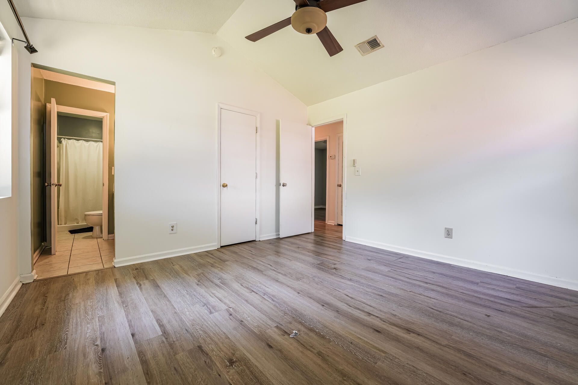 111 Finch Street Photo 8