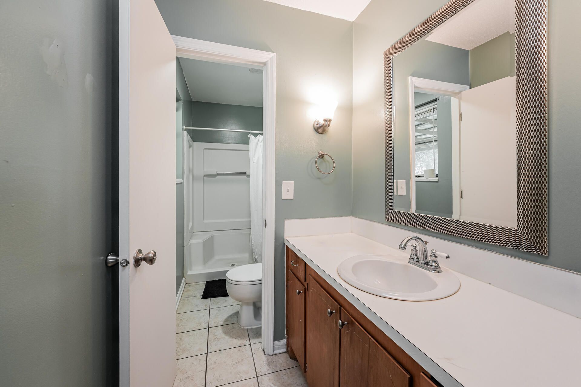 111 Finch Street Photo 9