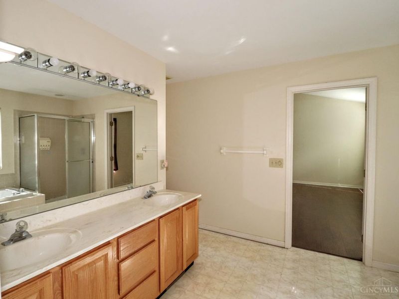 8026 Quail Meadow Lane, West Chester, OH 45069 Photo 29