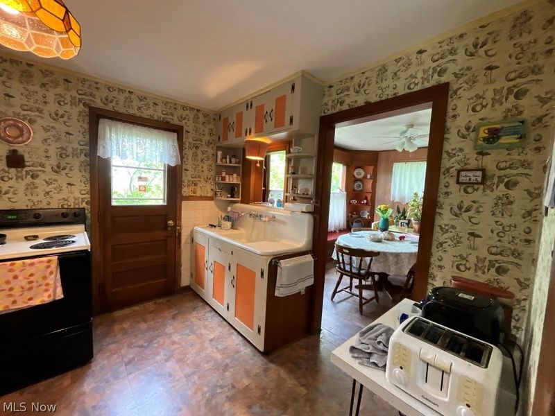 18971 Lorain Road, Fairview Park, OH 44126 Photo 8