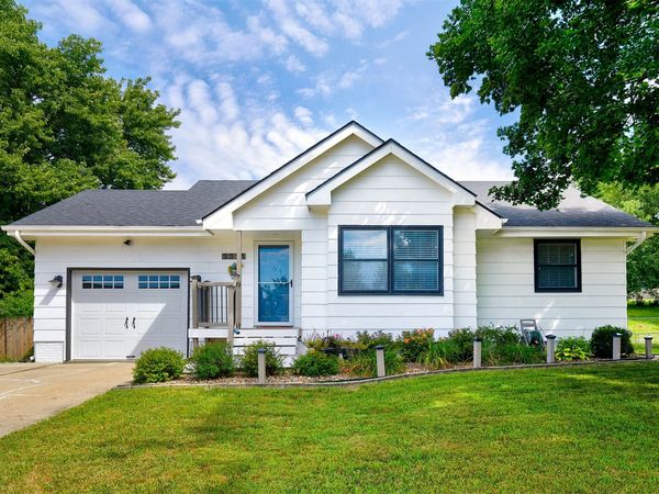 2221 Swan Drive, Norwalk, IA 50211