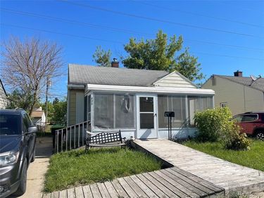 498 Montana Avenue, Pontiac, MI 48341