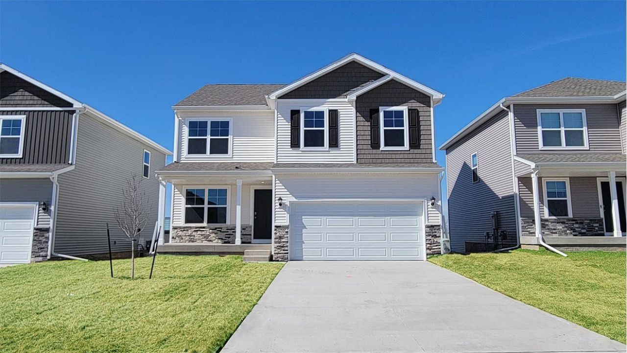 9701 Brighton Way Sw, Cedar Rapids, IA 52404 Main Photo