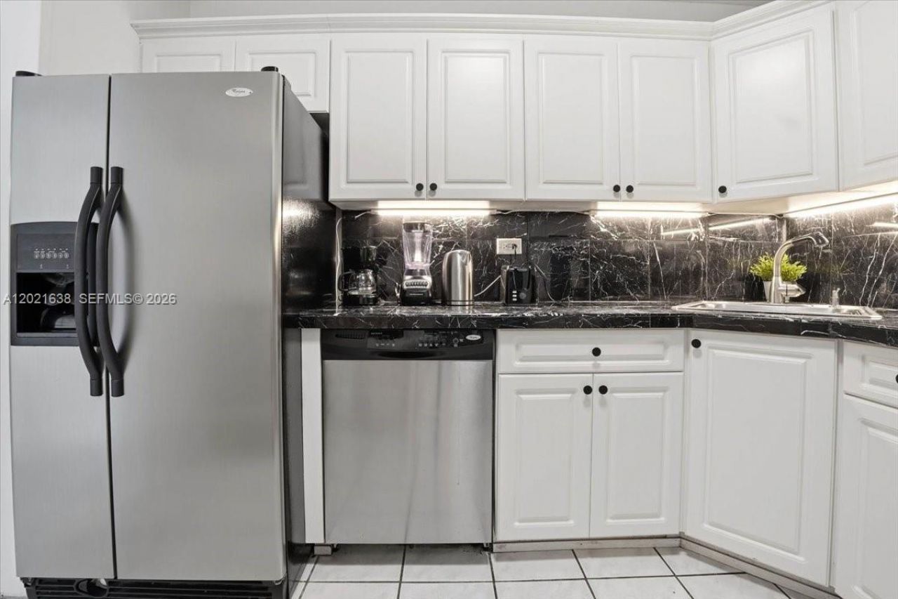 5601 Collins Ave , Unit 1517, Miami Beach, FL 33140 Photo