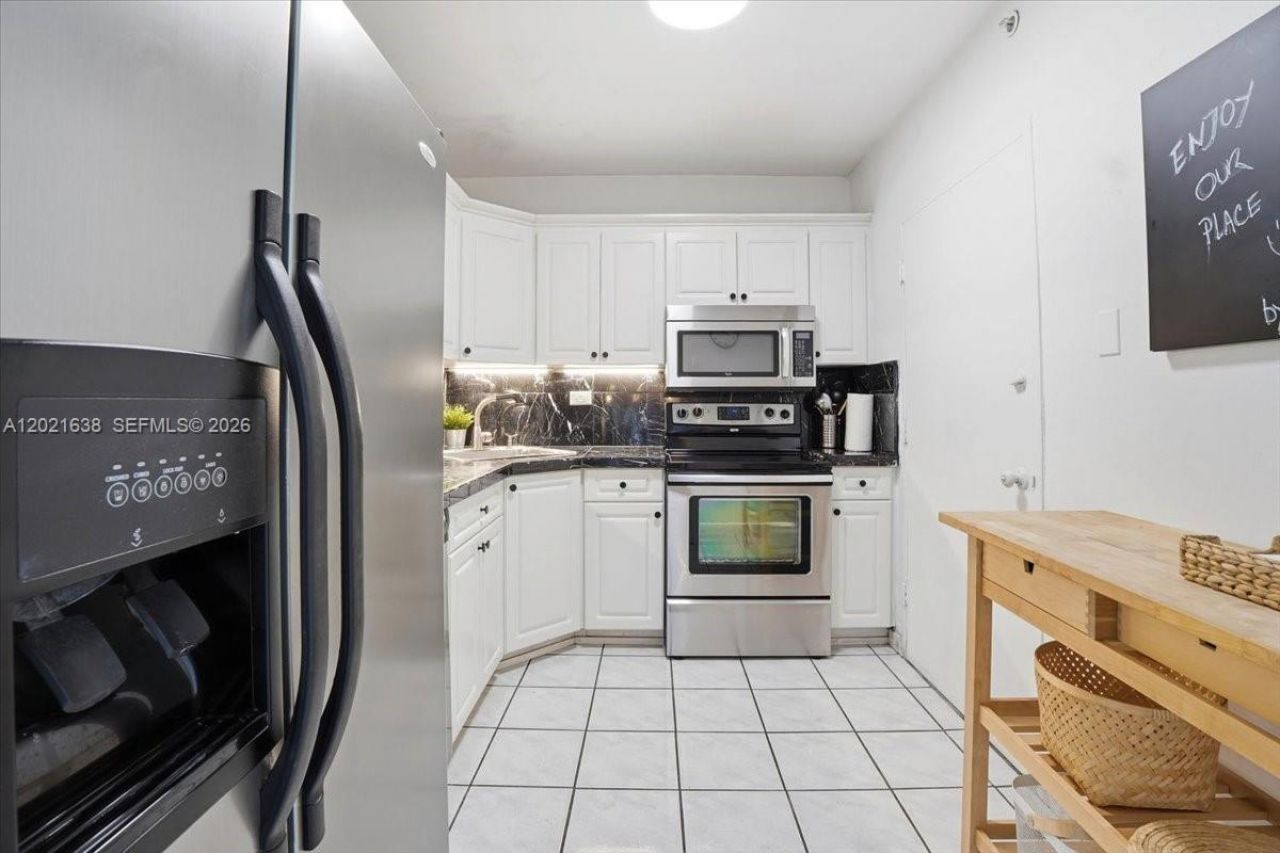 5601 Collins Ave , Unit 1517, Miami Beach, FL 33140 Photo