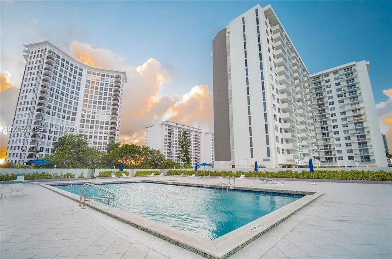 5601 Collins Ave , Unit 1517, Miami Beach, FL 33140 Photo