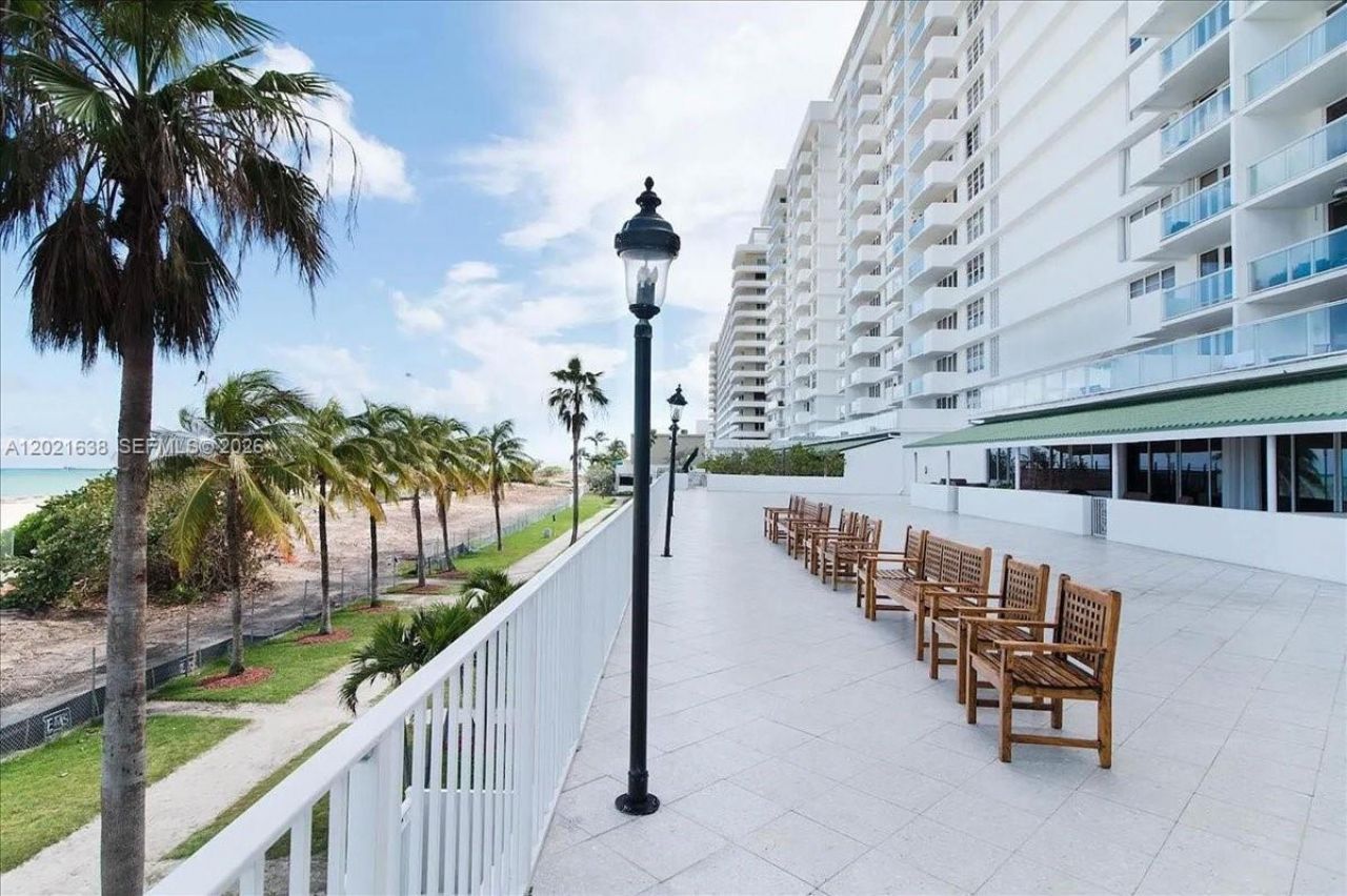 5601 Collins Ave , Unit 1517, Miami Beach, FL 33140 Photo