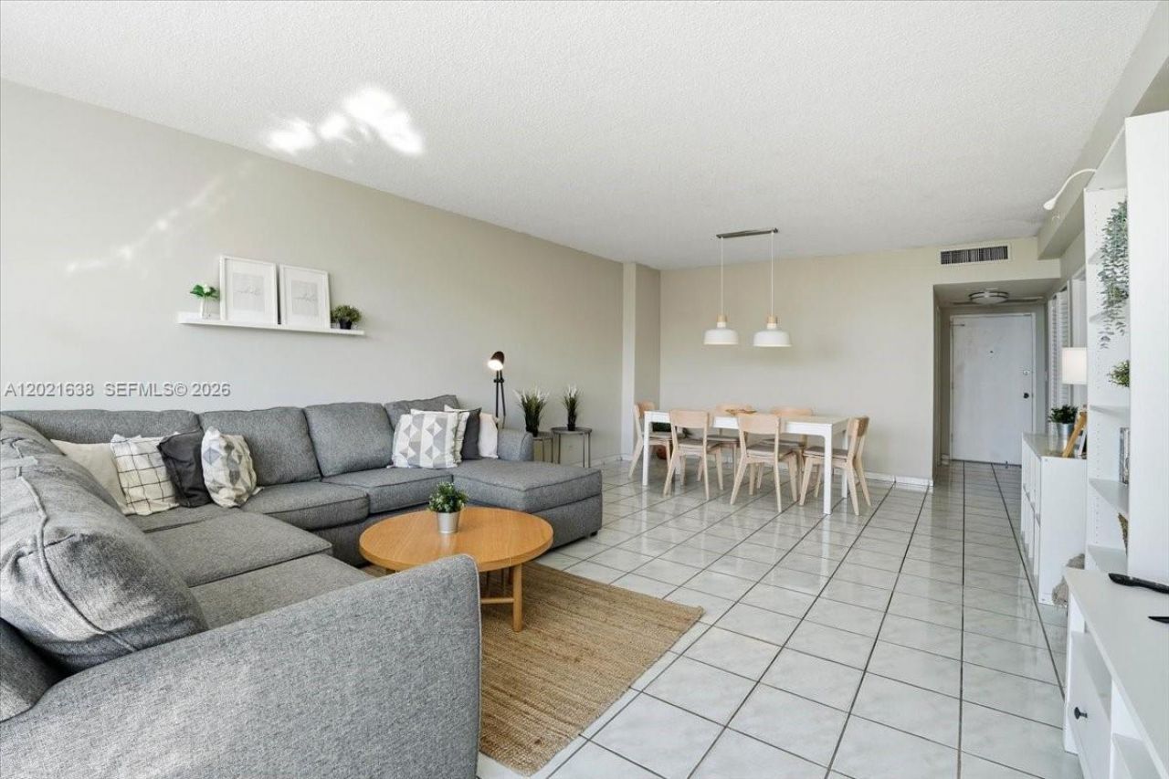 5601 Collins Ave , Unit 1517, Miami Beach, FL 33140 Photo