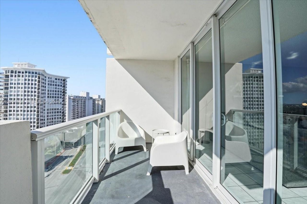 5601 Collins Ave , Unit 1517, Miami Beach, FL 33140 Photo