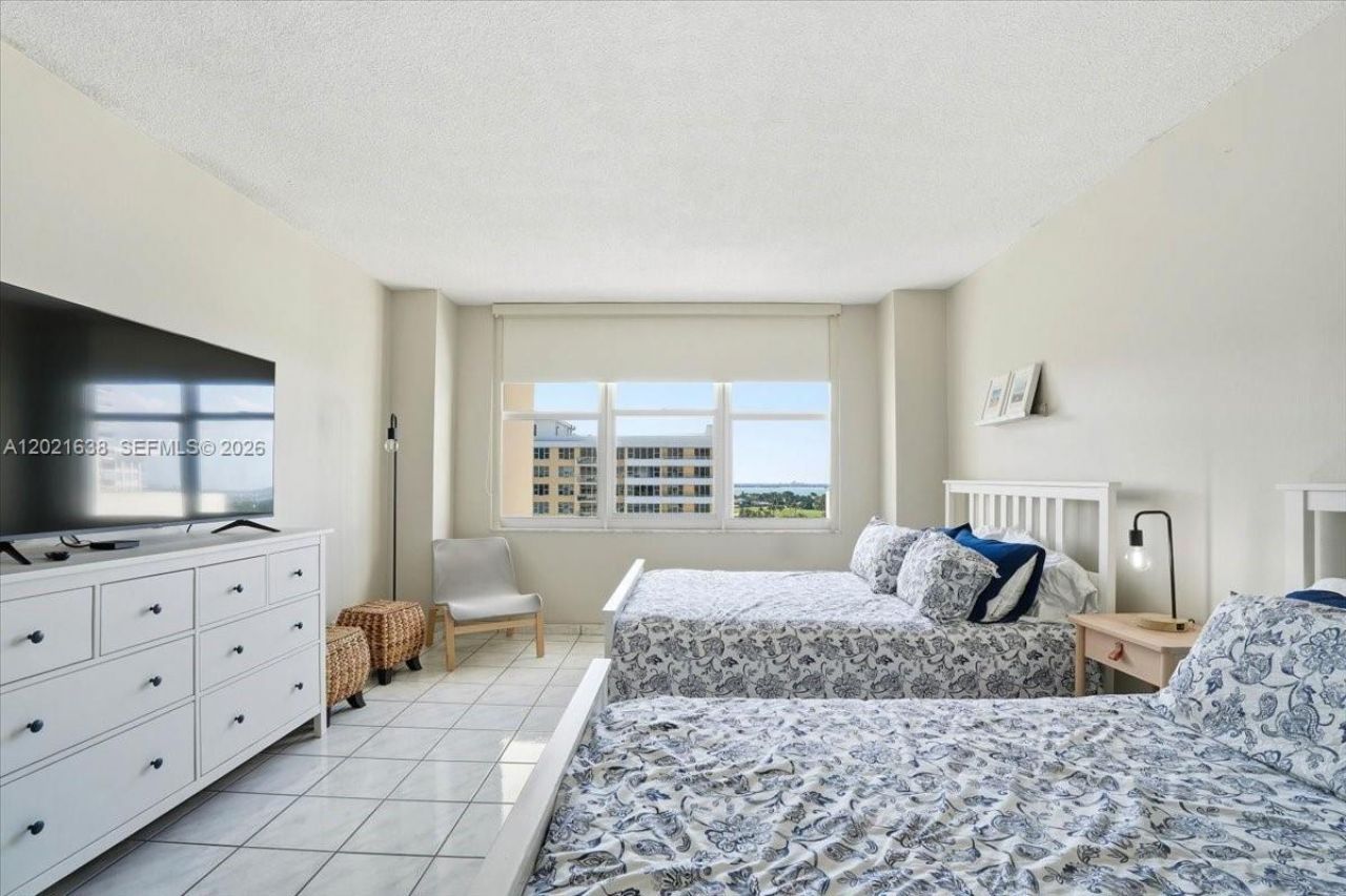 5601 Collins Ave , Unit 1517, Miami Beach, FL 33140 Photo