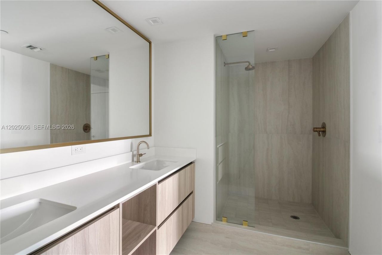77 SE 5th St , Unit 4208, Miami, FL 33131 Photo