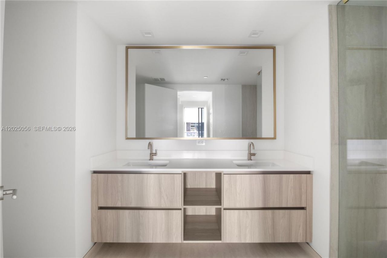 77 SE 5th St , Unit 4208, Miami, FL 33131 Photo