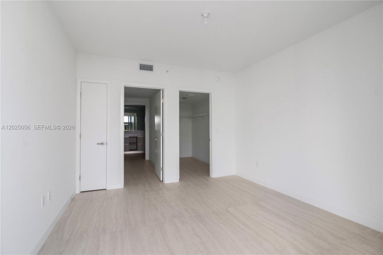 77 SE 5th St , Unit 4208, Miami, FL 33131 Photo