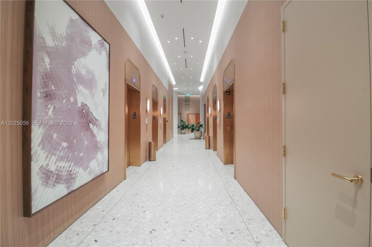 77 SE 5th St , Unit 4208, Miami, FL 33131 Photo