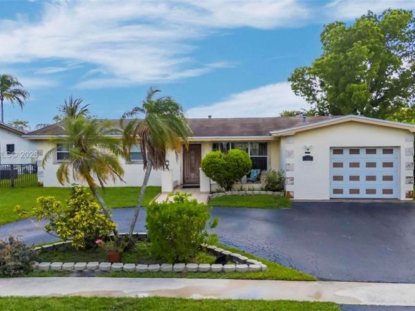 1620 NW 122nd Ave, Pembroke Pines, FL 33026