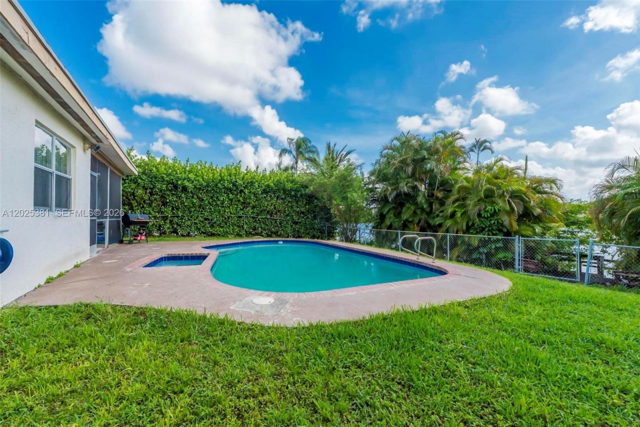 1620 NW 122nd Ave, Pembroke Pines, FL 33026 Photo