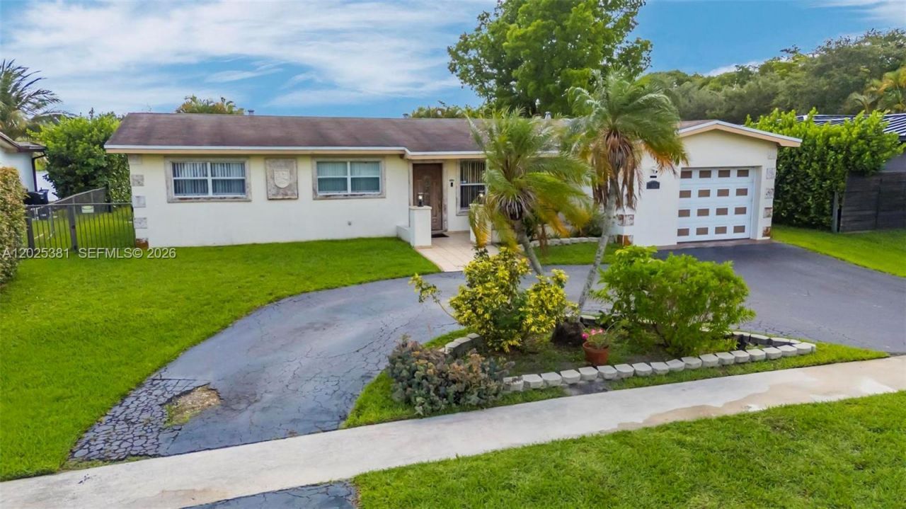 1620 NW 122nd Ave, Pembroke Pines, FL 33026 Photo
