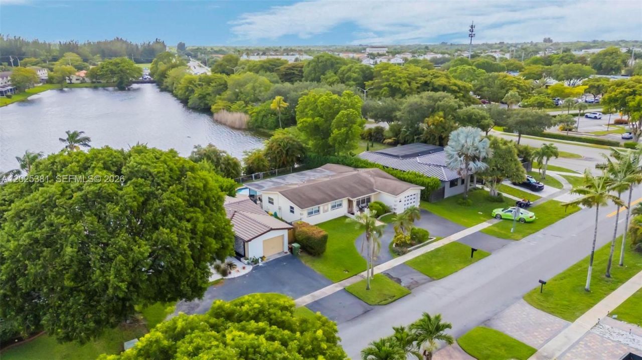 1620 NW 122nd Ave, Pembroke Pines, FL 33026 Photo