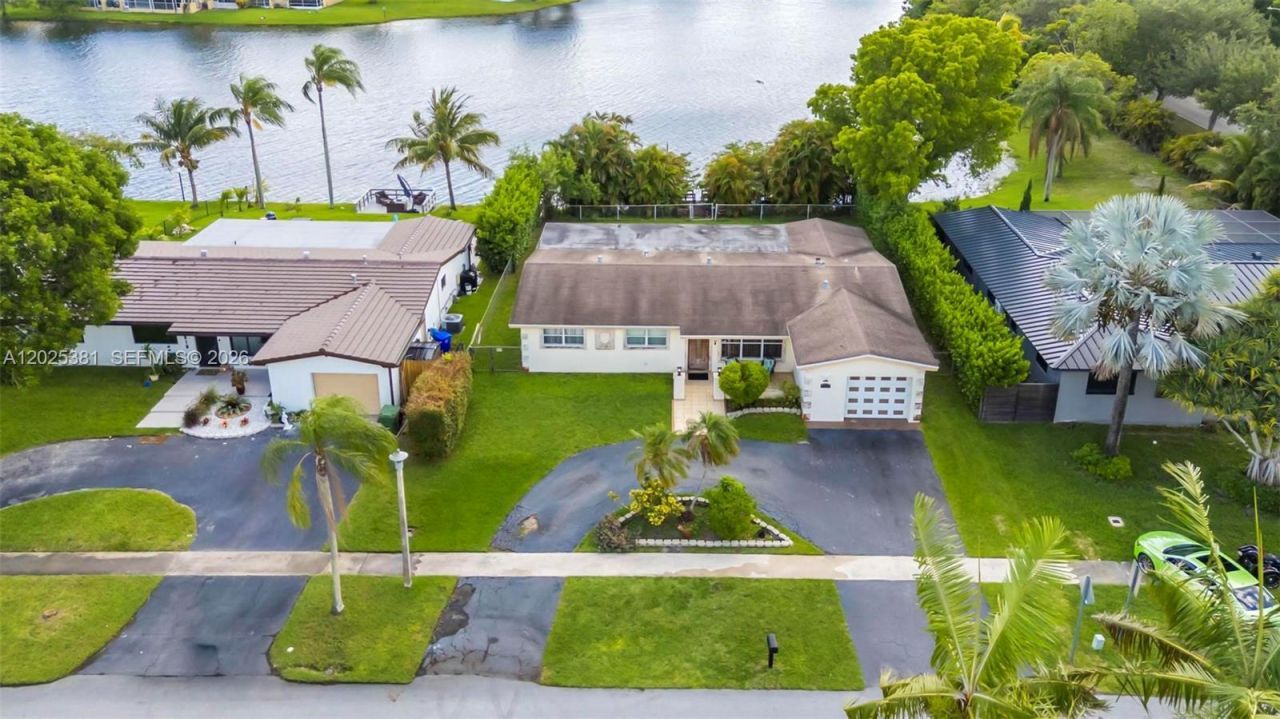 1620 NW 122nd Ave, Pembroke Pines, FL 33026 Photo